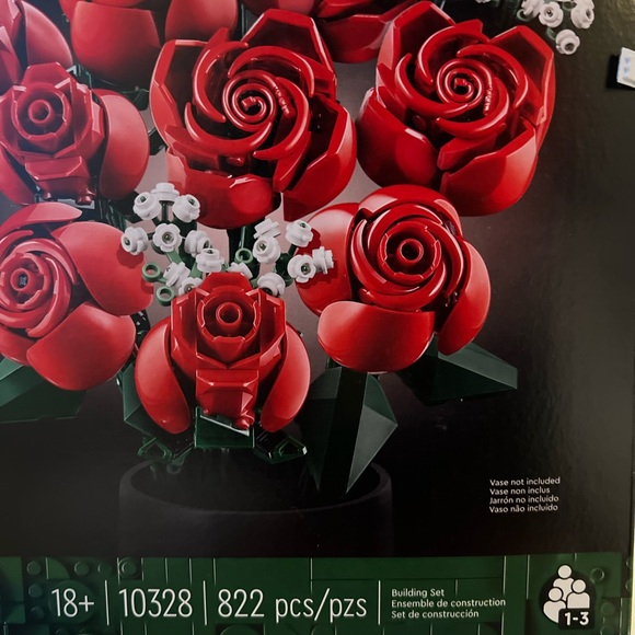 LEGO Botanical Collection Red Rose Bouquet - Picture 7 of 8